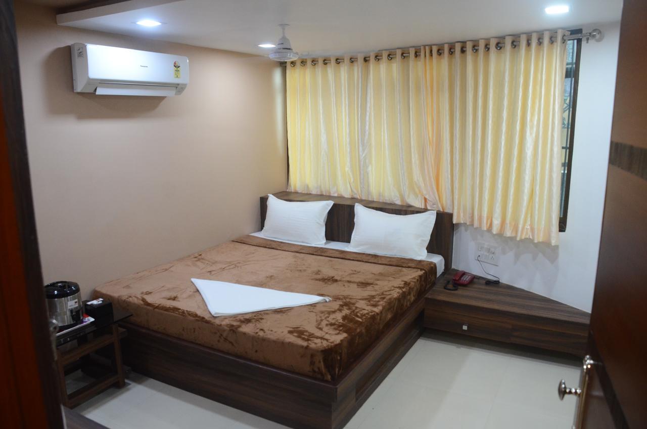 Hotel Ideal Vadodara Exterior foto