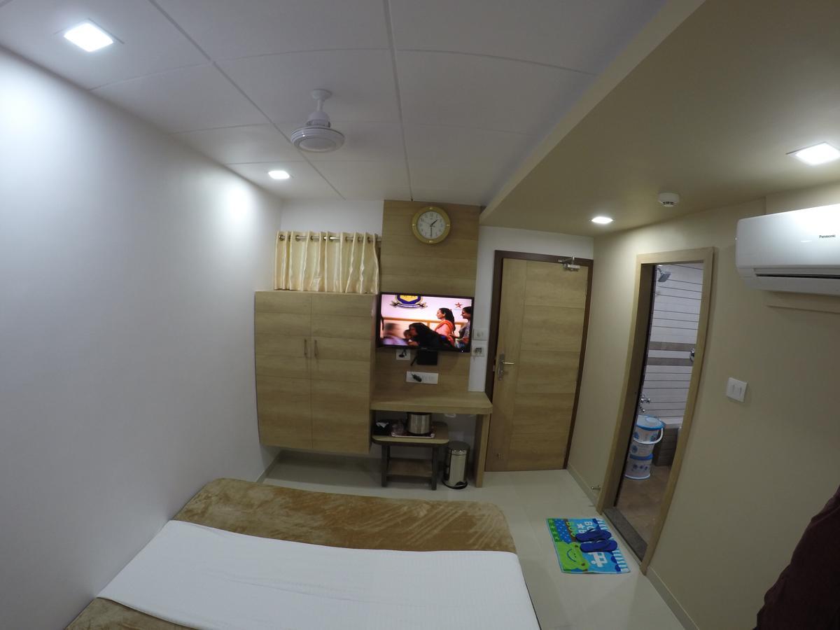 Hotel Ideal Vadodara Exterior foto